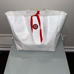 LULULEMON large, white, Crinkle Reusable Tote with Red Logos